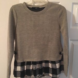 NWOT Ultra cute gray sweater with checkered frill